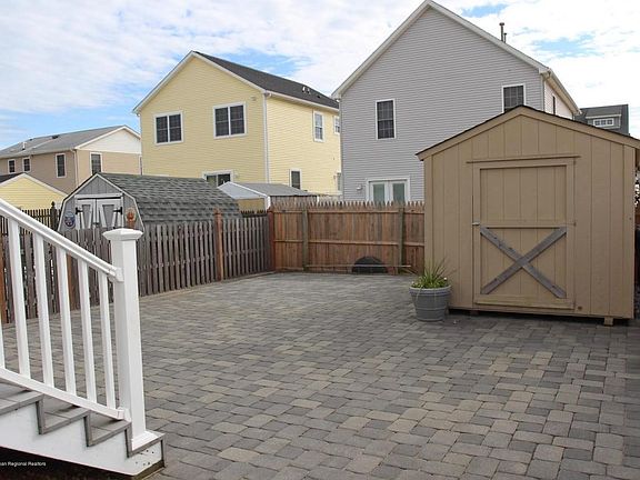 4th image of 25 7th Ave #1B