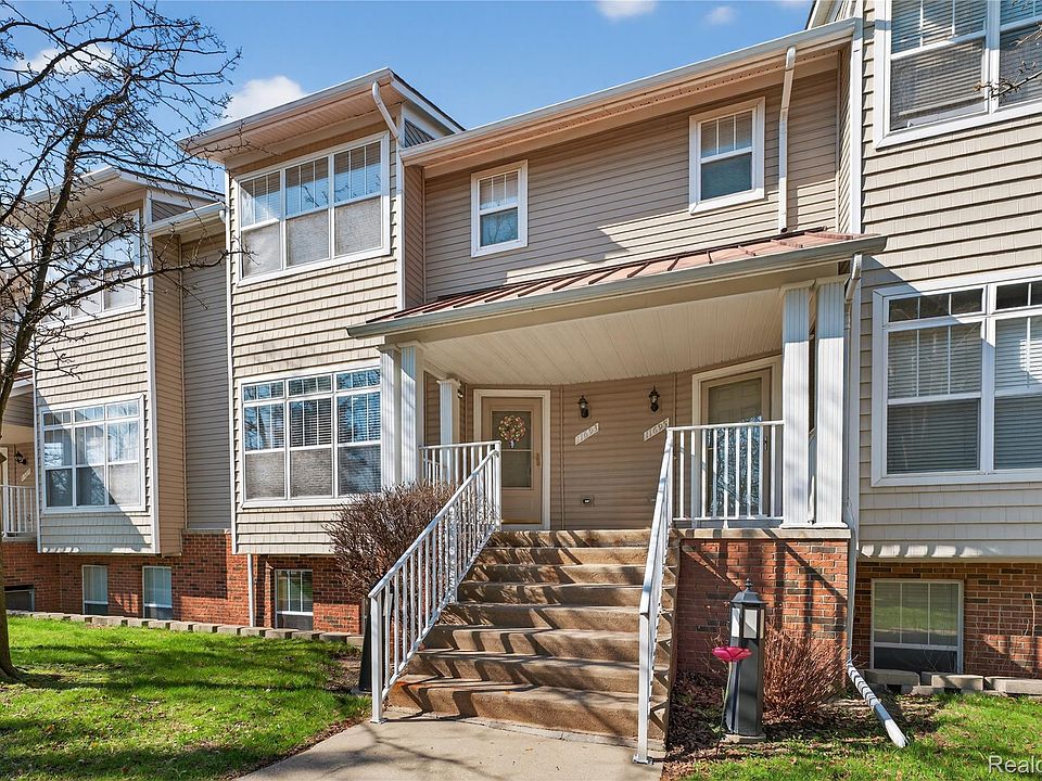 11693 Squiers Blvd, photo 2
