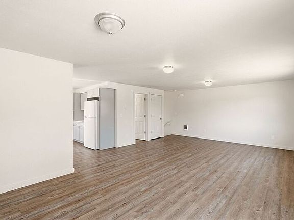 5th image of 10923 E 16th Ave