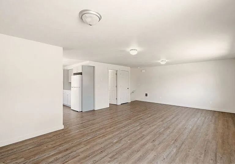 10923 E 16th Ave — Photo 5