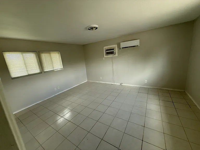 402 Blakeley Dr — Photo 10