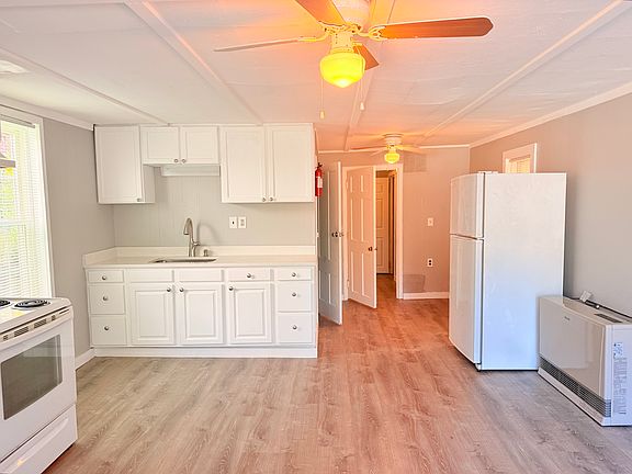 4th image of 129 Hanover St #1