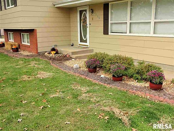 2nd image of 1206 Pueblo Ln