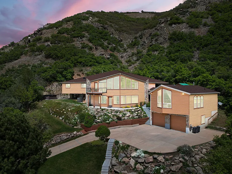 2456 E Bonneville Terrace Dr — Photo 1