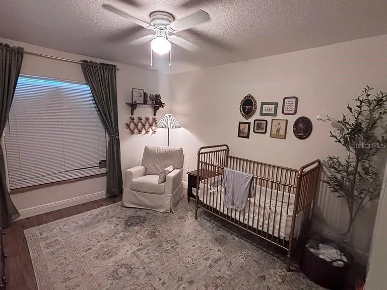 1004 Chateau Cir — Photo 21