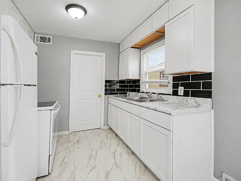 28320 Hillview St — Photo 8