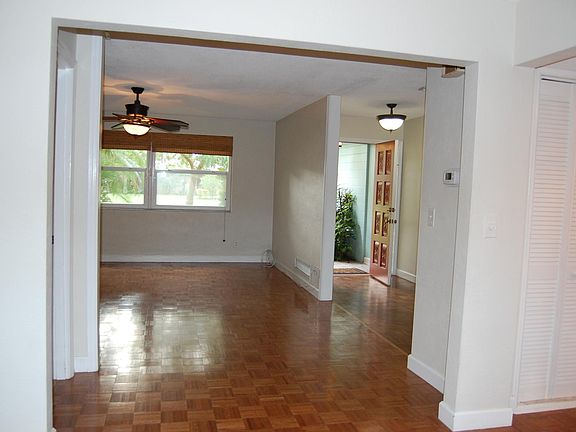 3rd image of 723 Knollview Blvd
