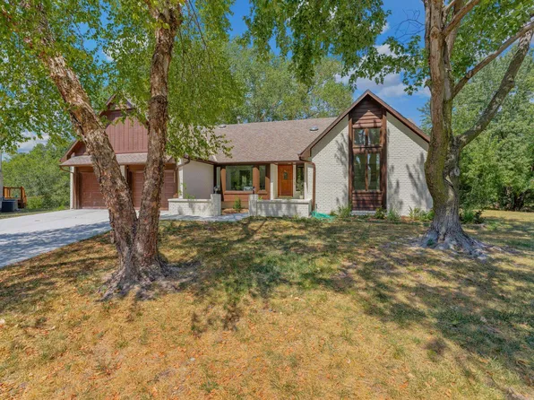 1325 N Covington Cir, Wichita, KS 67212