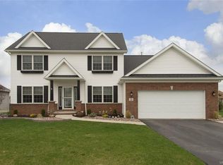 15 Nicholas Ln, Lancaster, NY 14086