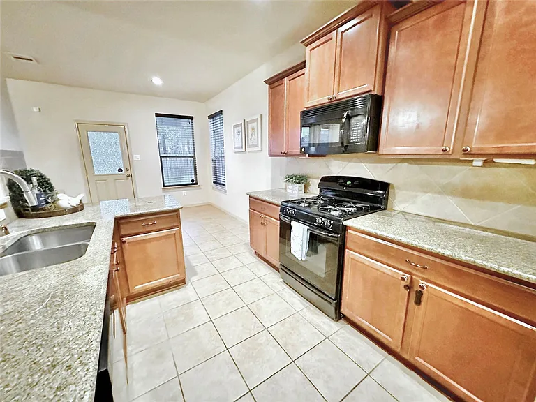 12801 Winter Springs Dr — Photo 4