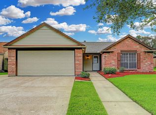 9806 Green Meadow Dr, La Porte, TX 77571