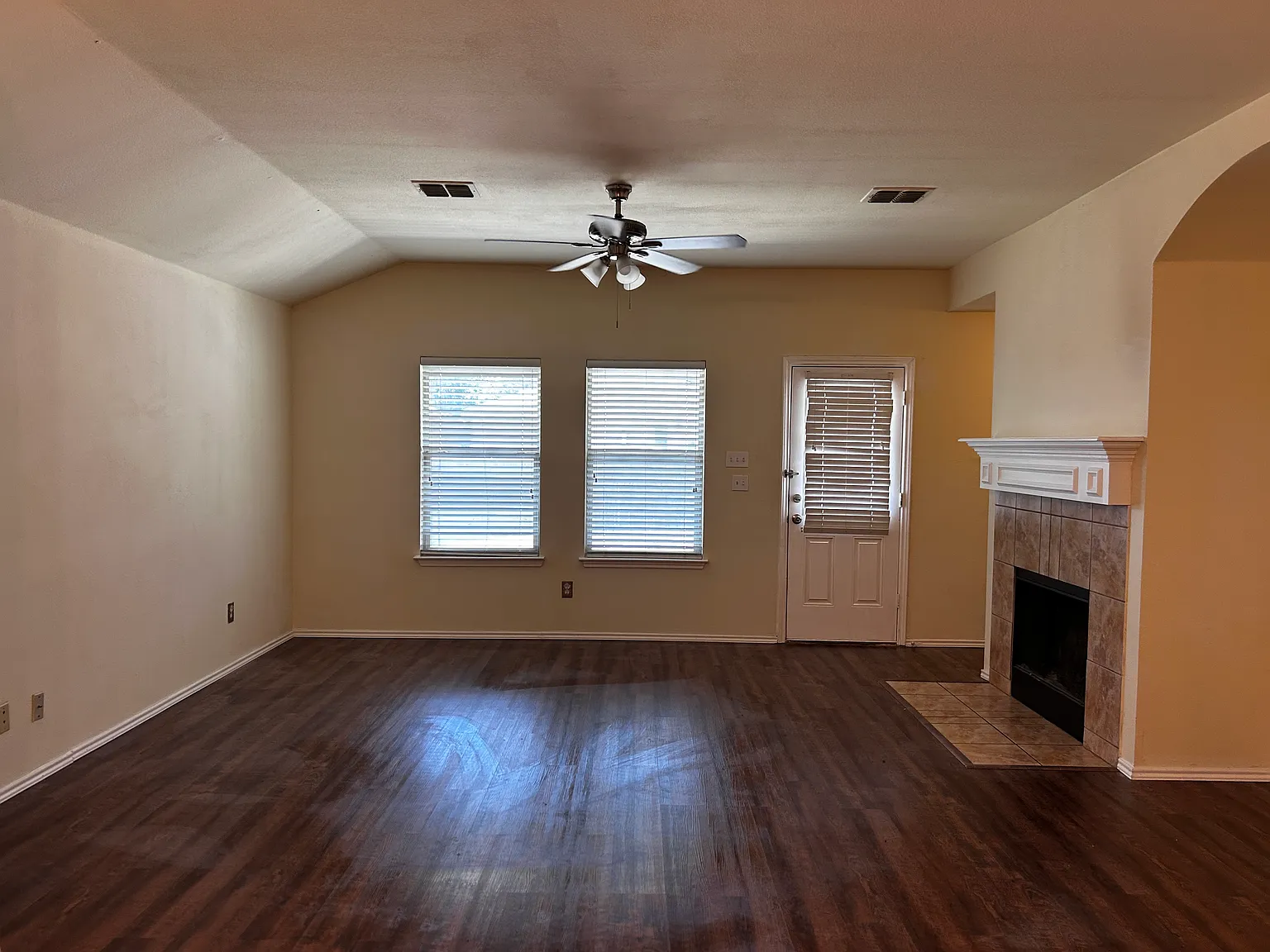 3 bed, 1650 sqft, $2,100 — Photo 3