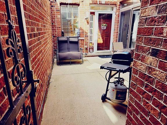 2nd image of 347 Arbor Glen Blvd