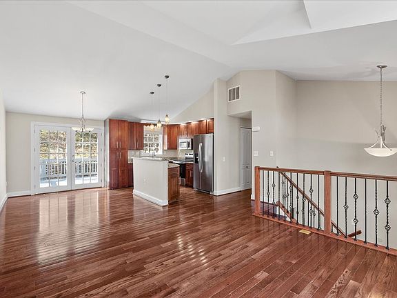 2nd image of 507 Lindsay Ct