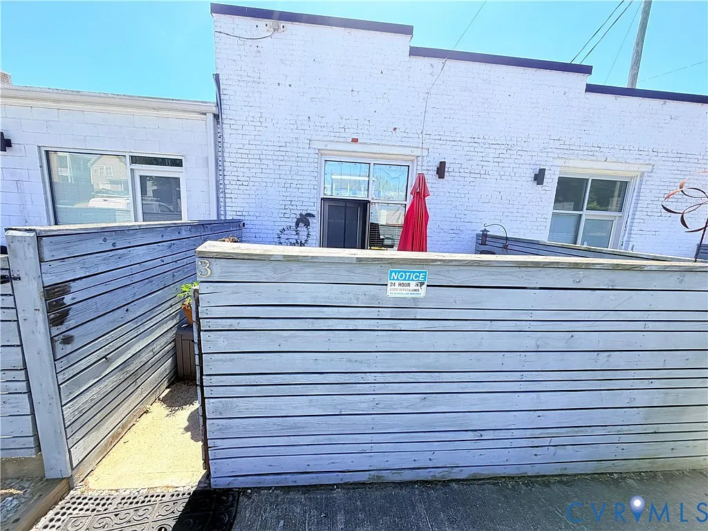 1 bed, 1.0 bath, 700 sqft, $1,000 — Photo 2