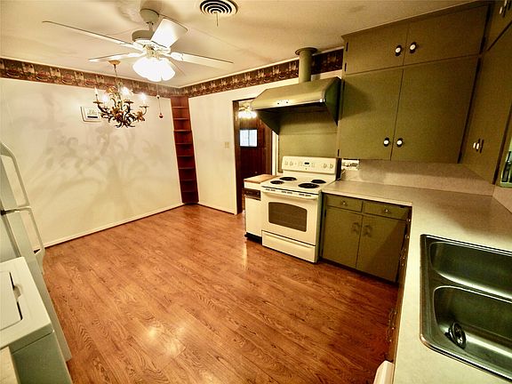 5th image of 804 Kentucky St