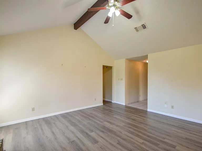 9414 Kingsvalley St — Photo 7