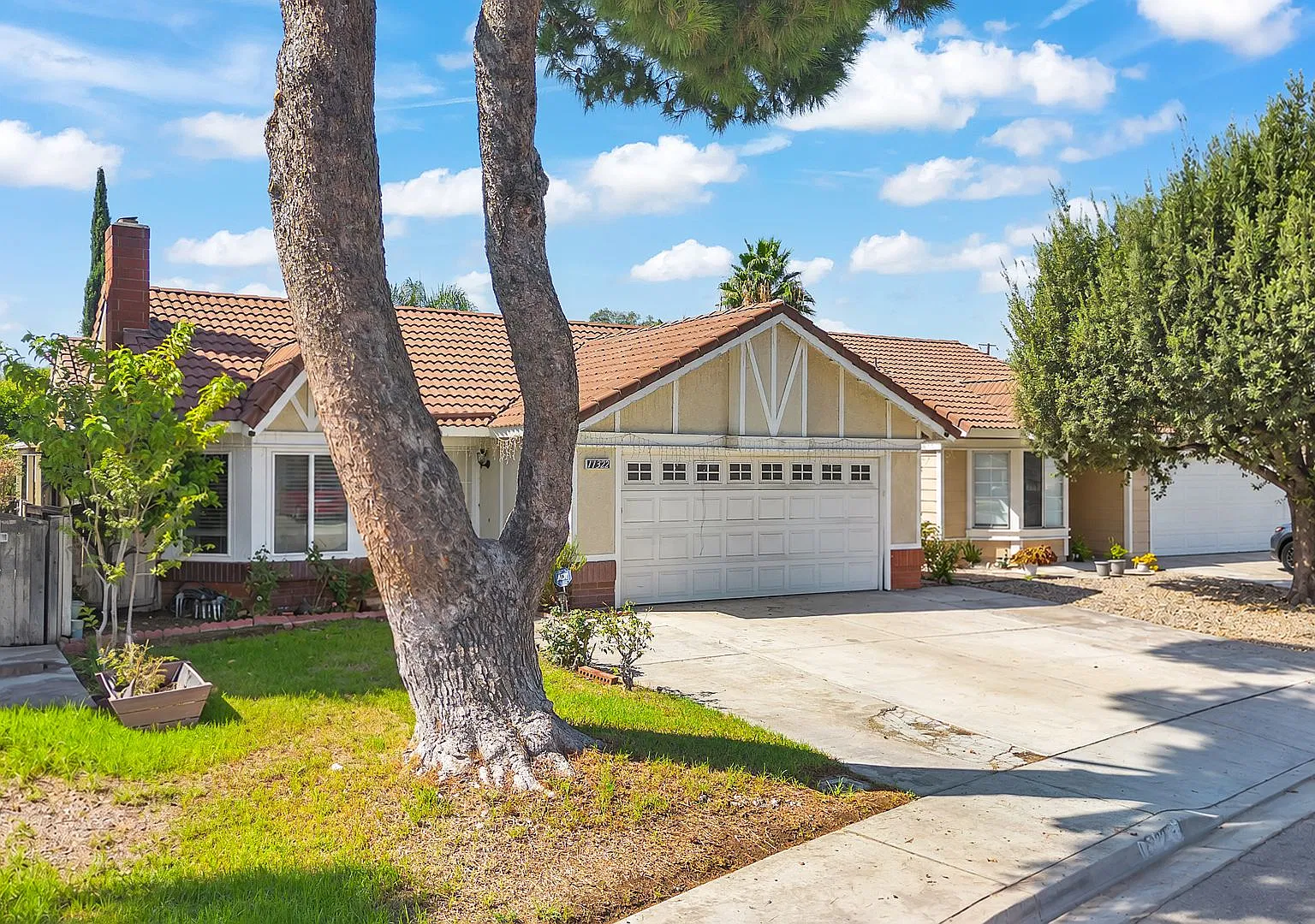 11322 Oakwood Dr — Photo 2