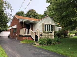 484 Canterbury Ln, Boardman, OH