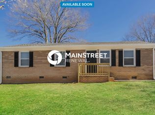 1008 Cloverdale Ln, Dallas, NC 28034