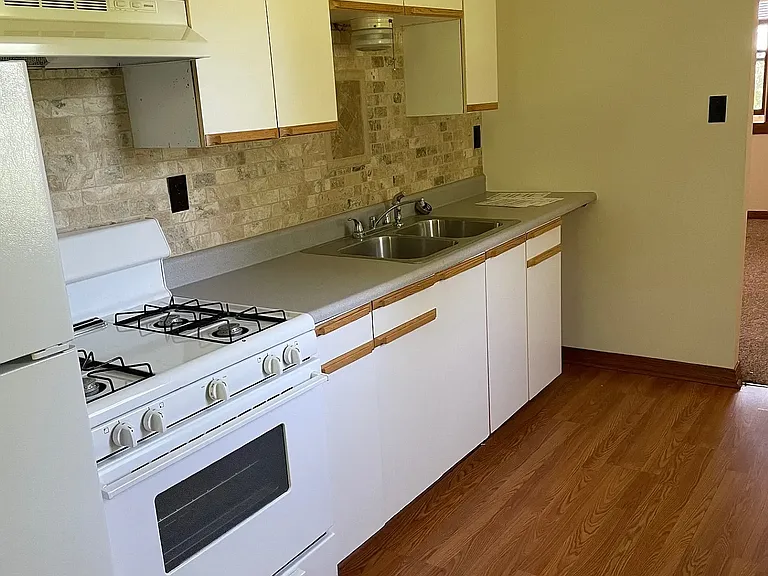 363 Perry Hwy #4 — Photo 7