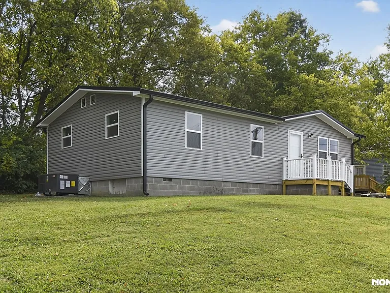 717 Howard St — Photo 3