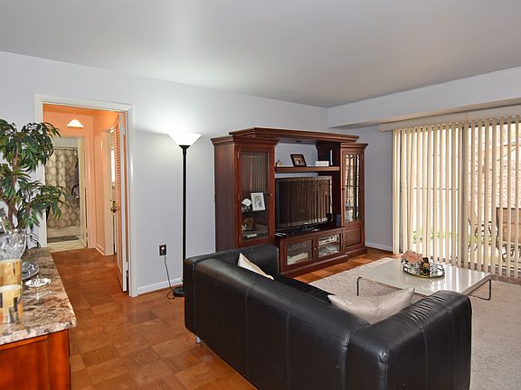 5th image of 10684 Weymouth St #10684