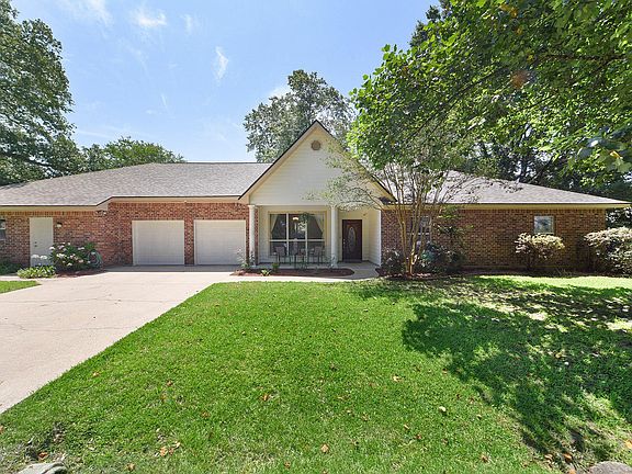 2nd image of 302 Teakwood Dr