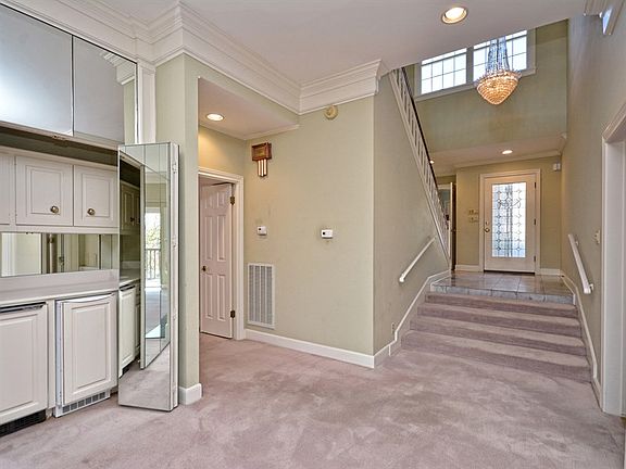 4th image of 3907 Belmont Park Dr APT A
