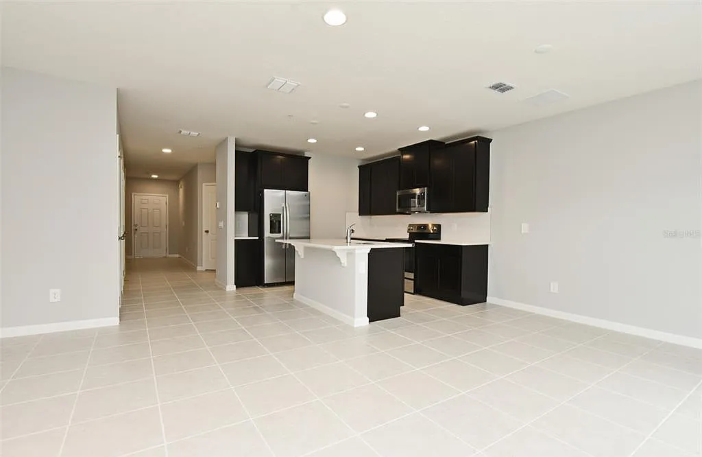 3 bed, 2.5 bath, 1569 sqft, $2,300 — Photo 4