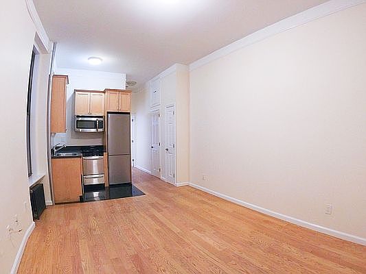 4th image of 123 E 82nd St #1R