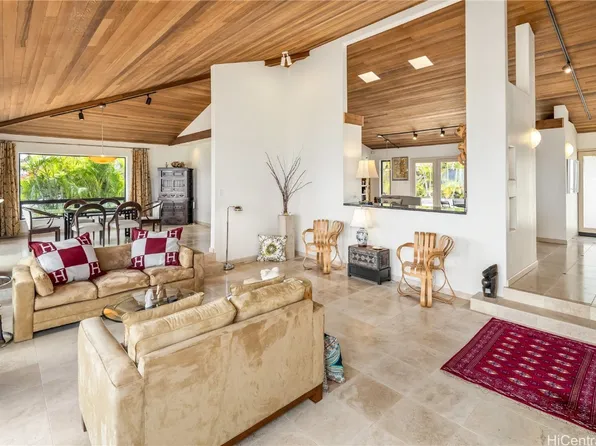 572 Maono Loop, Honolulu, HI 96821