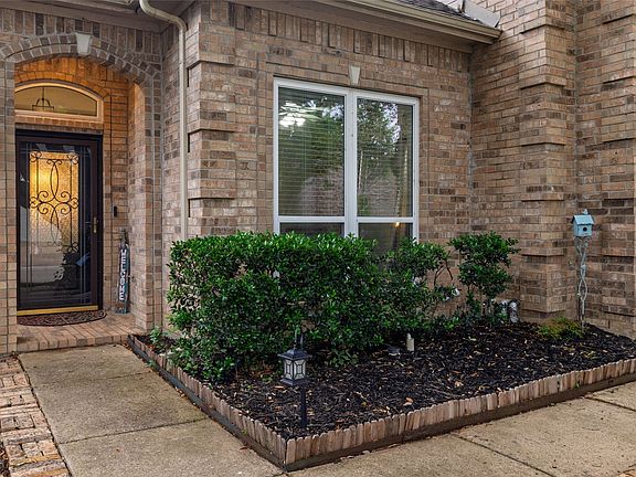 4th image of 3517 Castlewood Ct