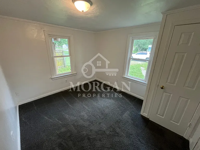 212 E Andover Ave — Photo 5
