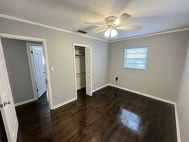 332 Bay St — Photo 24