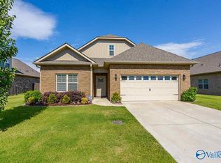 3031 Greenway Cir SE, Owens Cross Roads, AL 35763