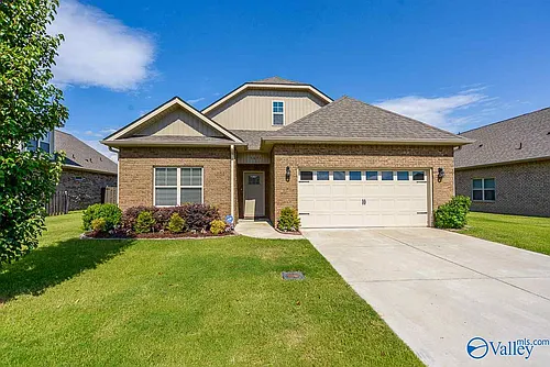 3031 Greenway Cir SE Photo 1