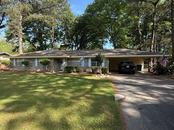 1403 Walnut St, Waynesboro, MS 39367