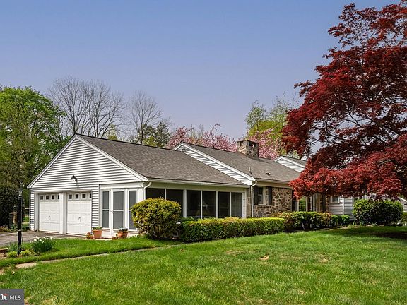 2nd image of 1247 Thomas Rd