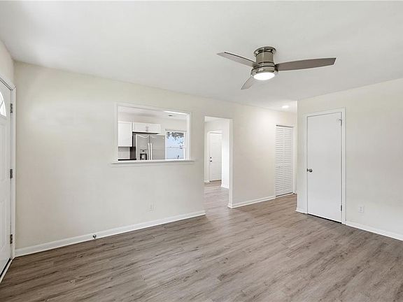 5th image of 2301 Rush St