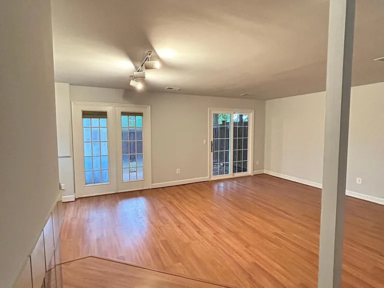 8021 Merry Oaks Ct — Photo 51
