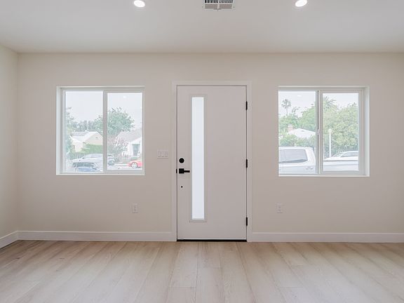 4th image of 5738 Beck Ave