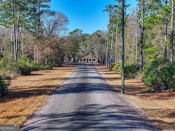 2nd image of 279 Mid River Rd