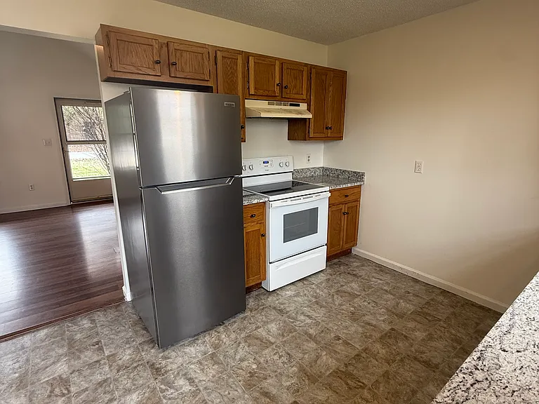 2216 Jonathan Ln — Photo 11