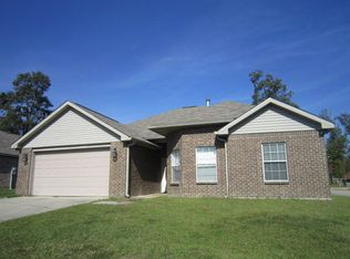 27 Magenta Ln, Picayune, MS 39466