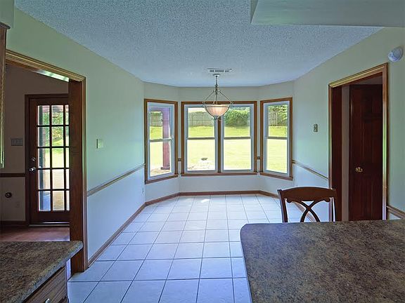 5th image of 8395 Shingle Oaks Dr
