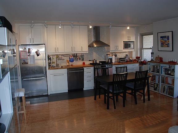 2nd image of 100 La Salle St #8G