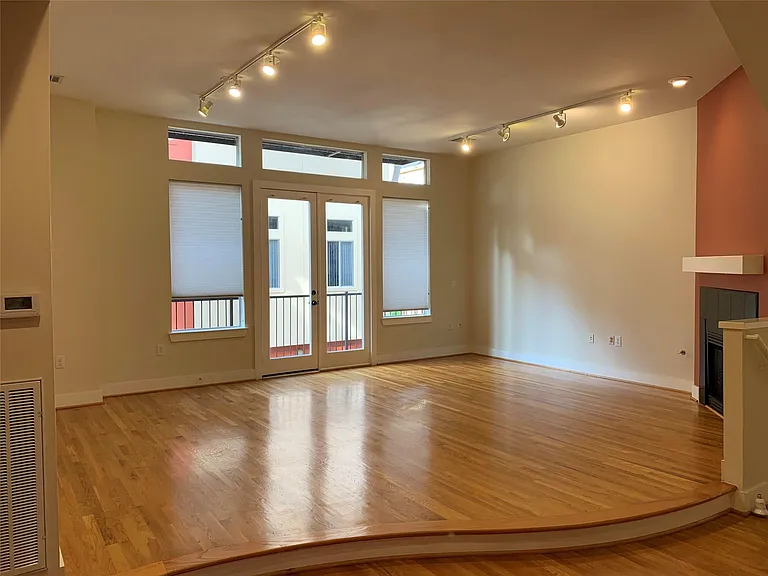 2437 South Blvd #11 — Photo 3