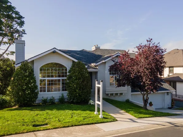 3 Ashdown Pl, Half Moon Bay, CA 94019