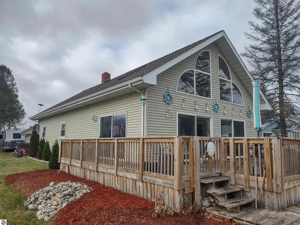 819 S Augres River Dr, Au Gres, MI 48703